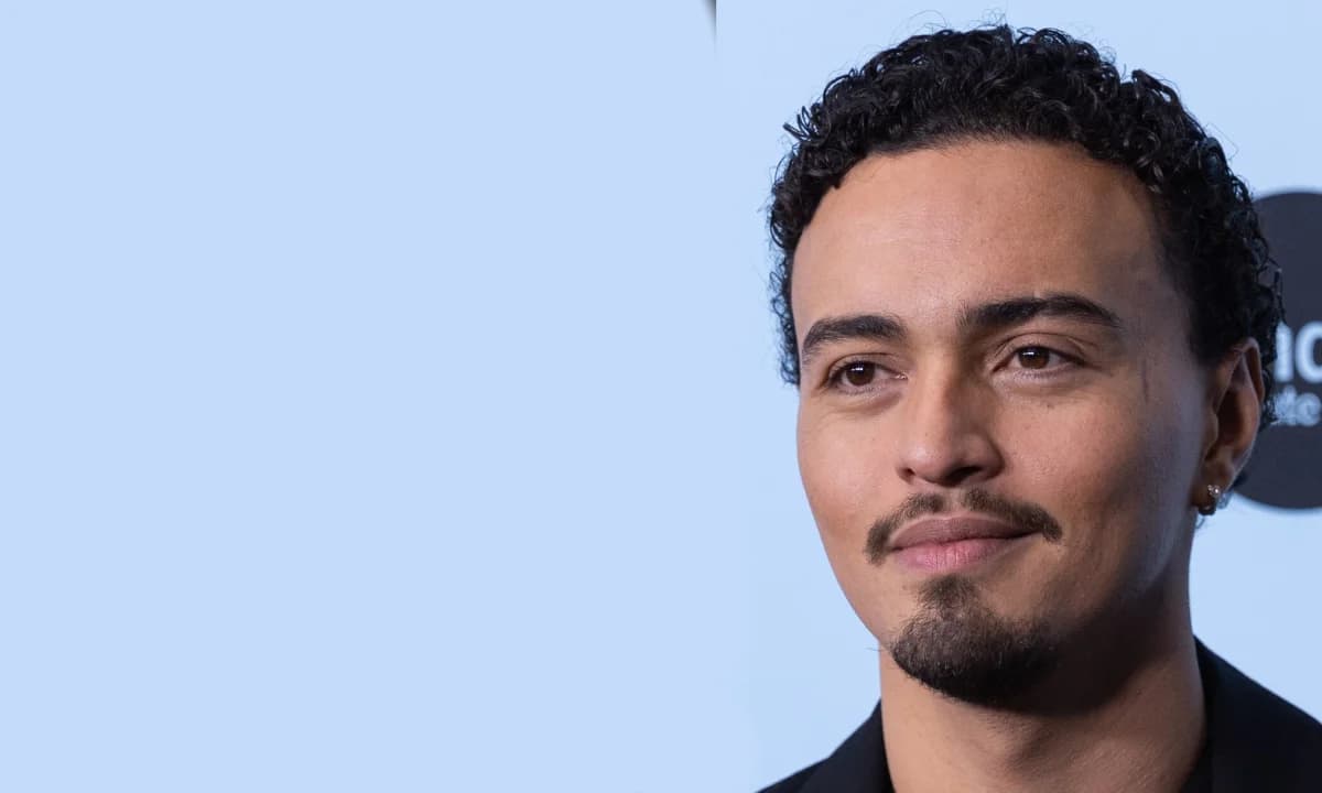Tonatiuh-Rises-Nonbinary-Actor